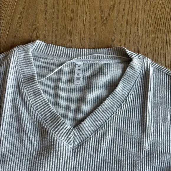 ALO Yoga Muse V-Neck Pullover