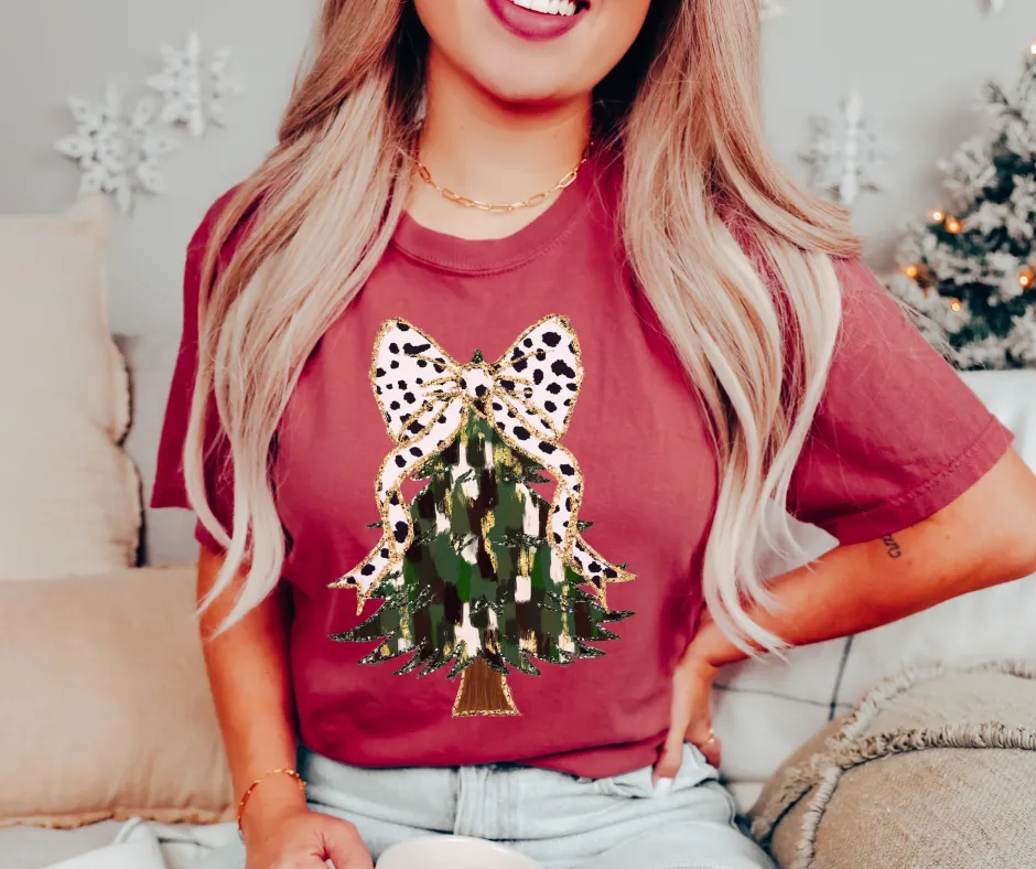 Brush Strokes Tree Coquette Christmas Bow Brick Tee