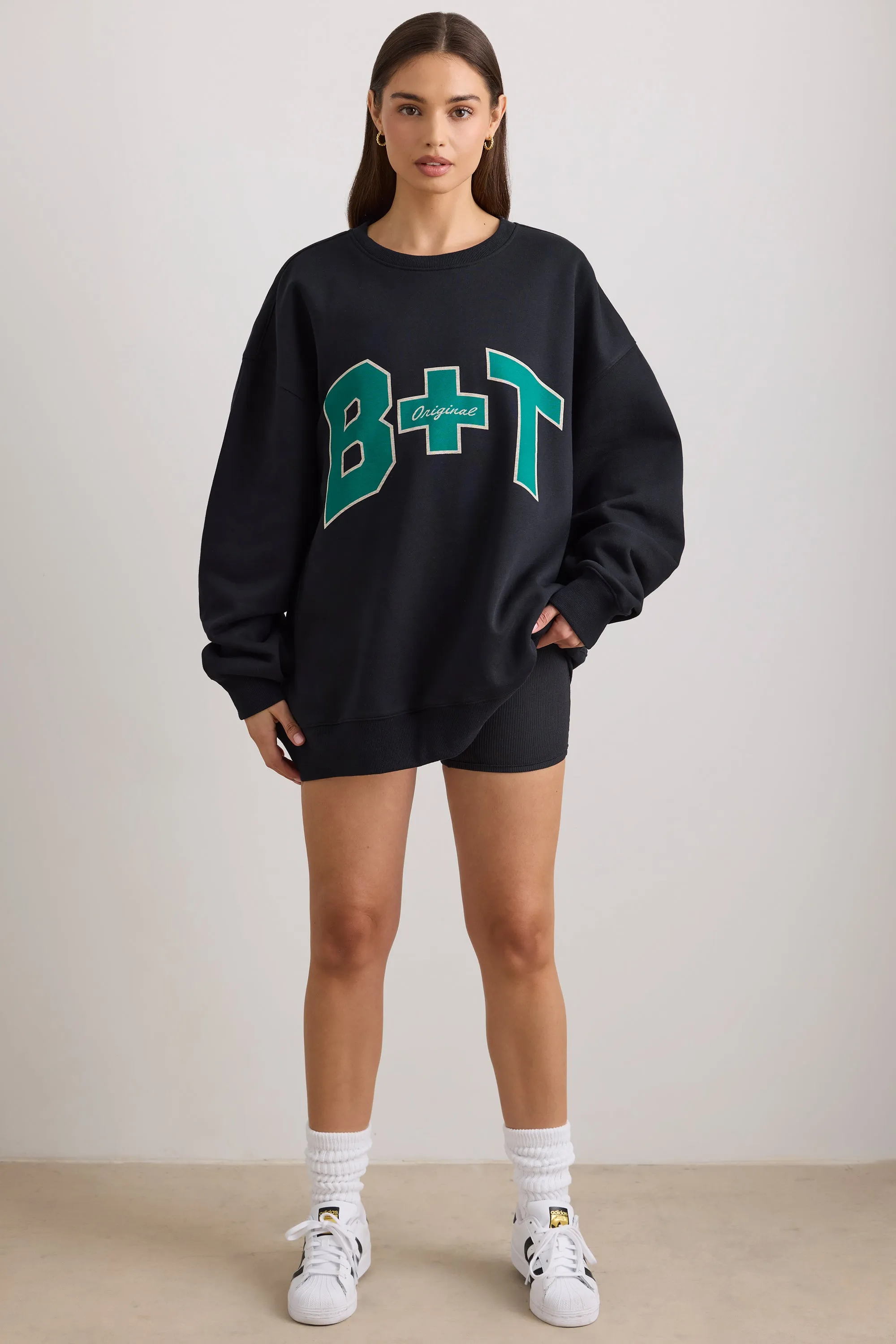 Classic - Oversized Crew Neck Sweatshirt in Black