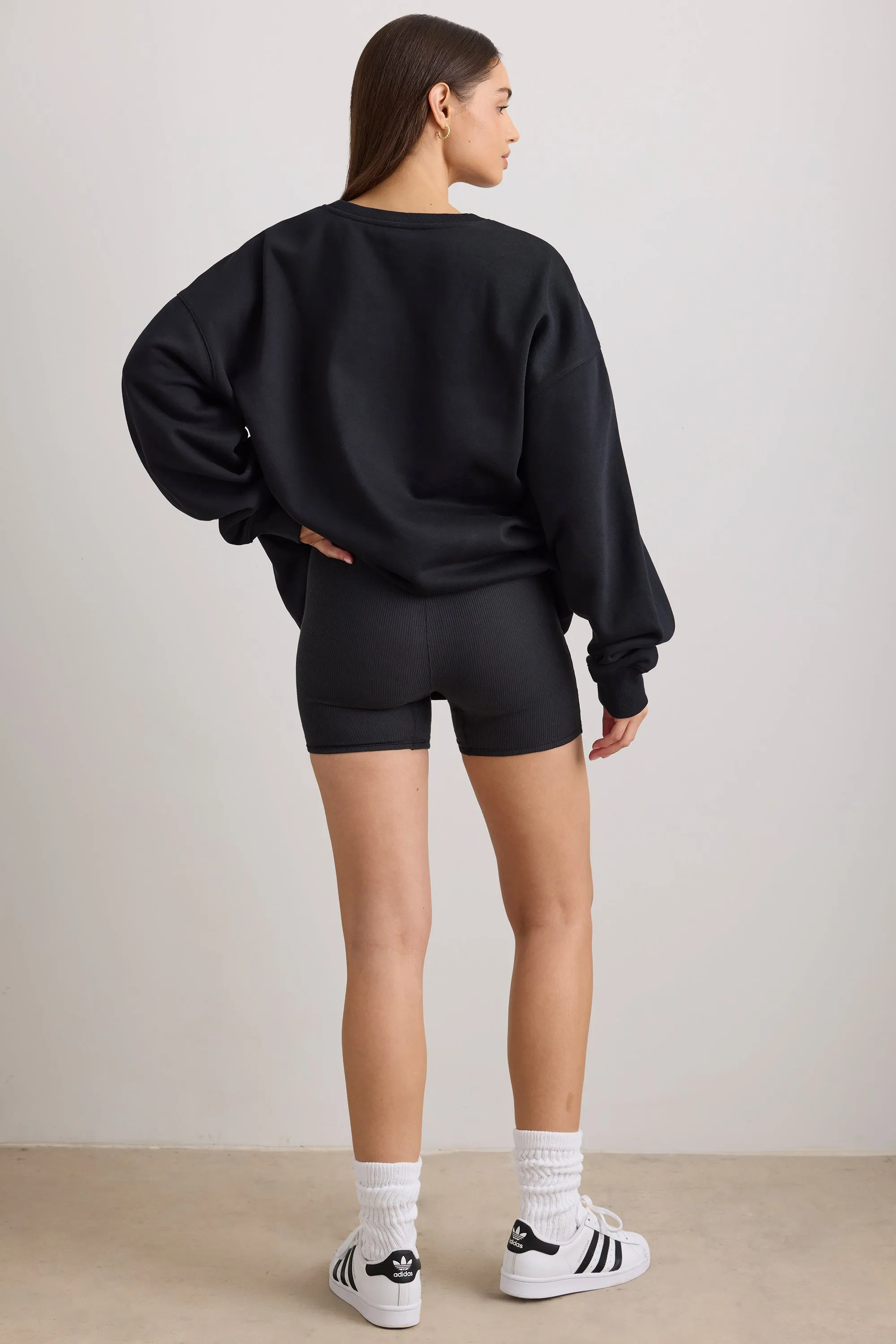 Classic - Oversized Crew Neck Sweatshirt in Black