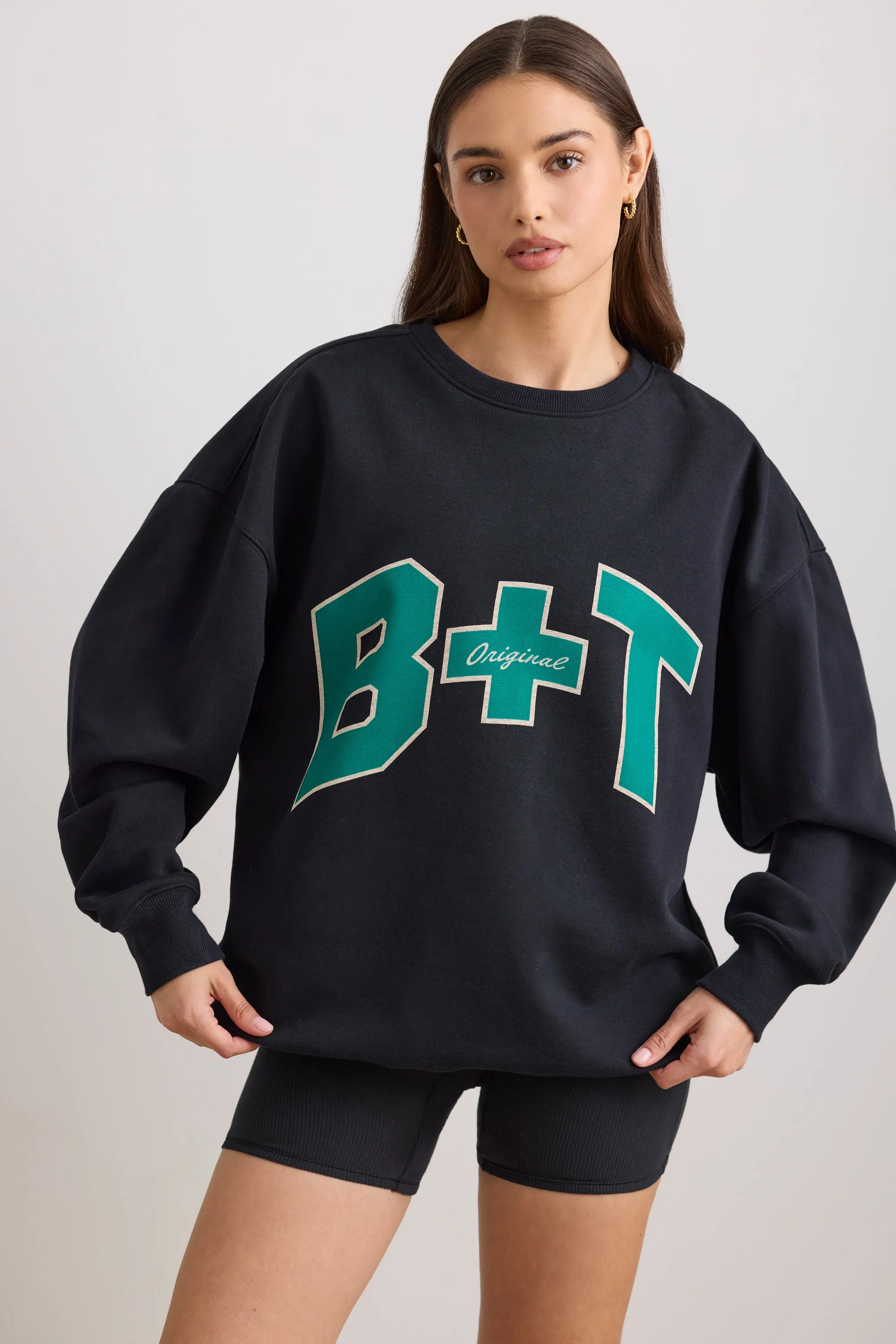 Classic - Oversized Crew Neck Sweatshirt in Black