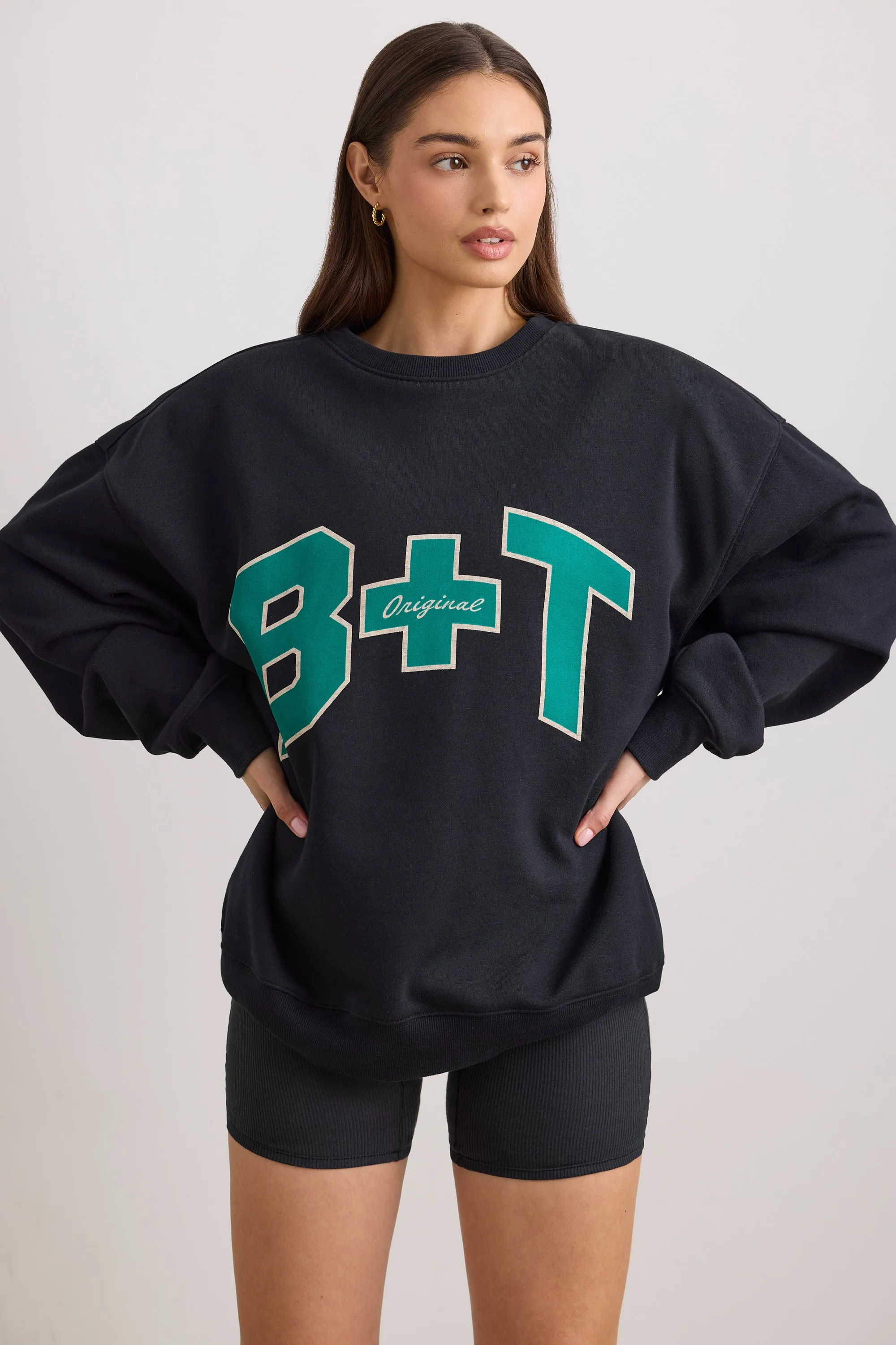 Classic - Oversized Crew Neck Sweatshirt in Black