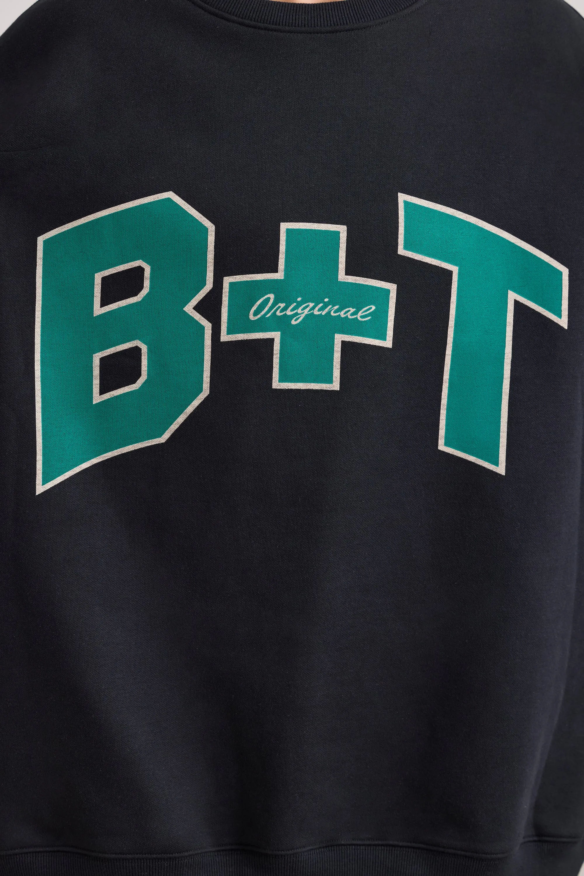 Classic - Oversized Crew Neck Sweatshirt in Black
