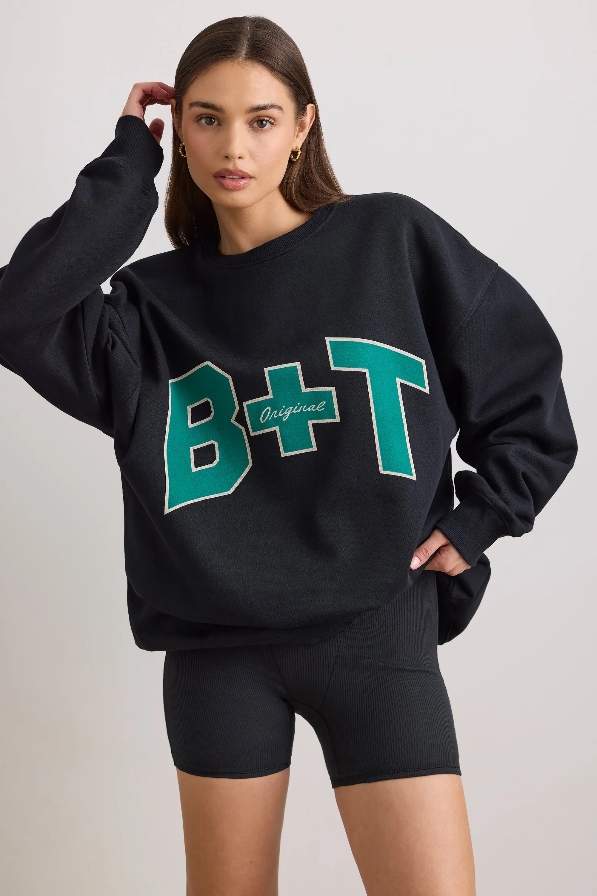 Classic - Oversized Crew Neck Sweatshirt in Black