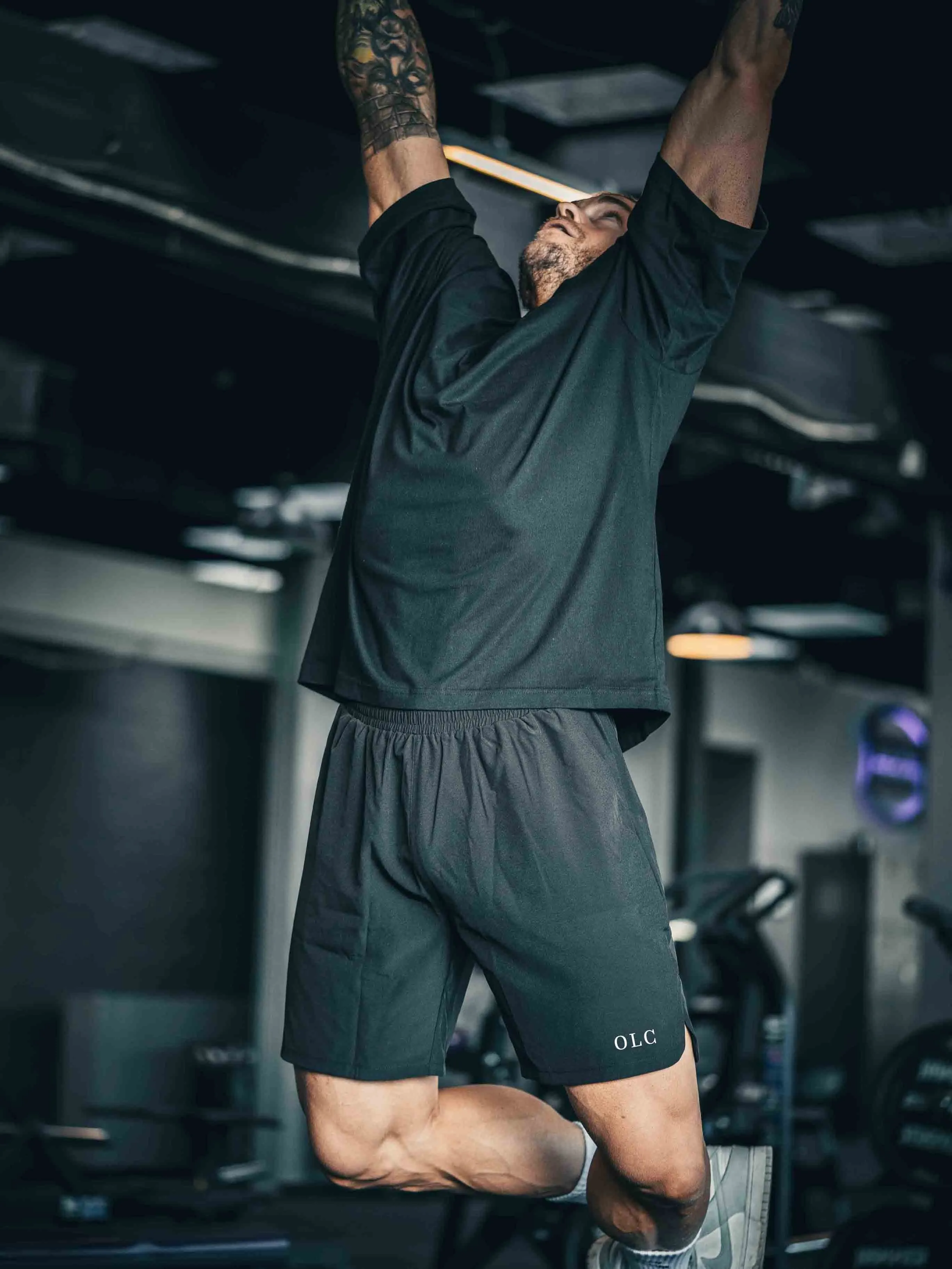 Essential Tech Shorts - Black/White