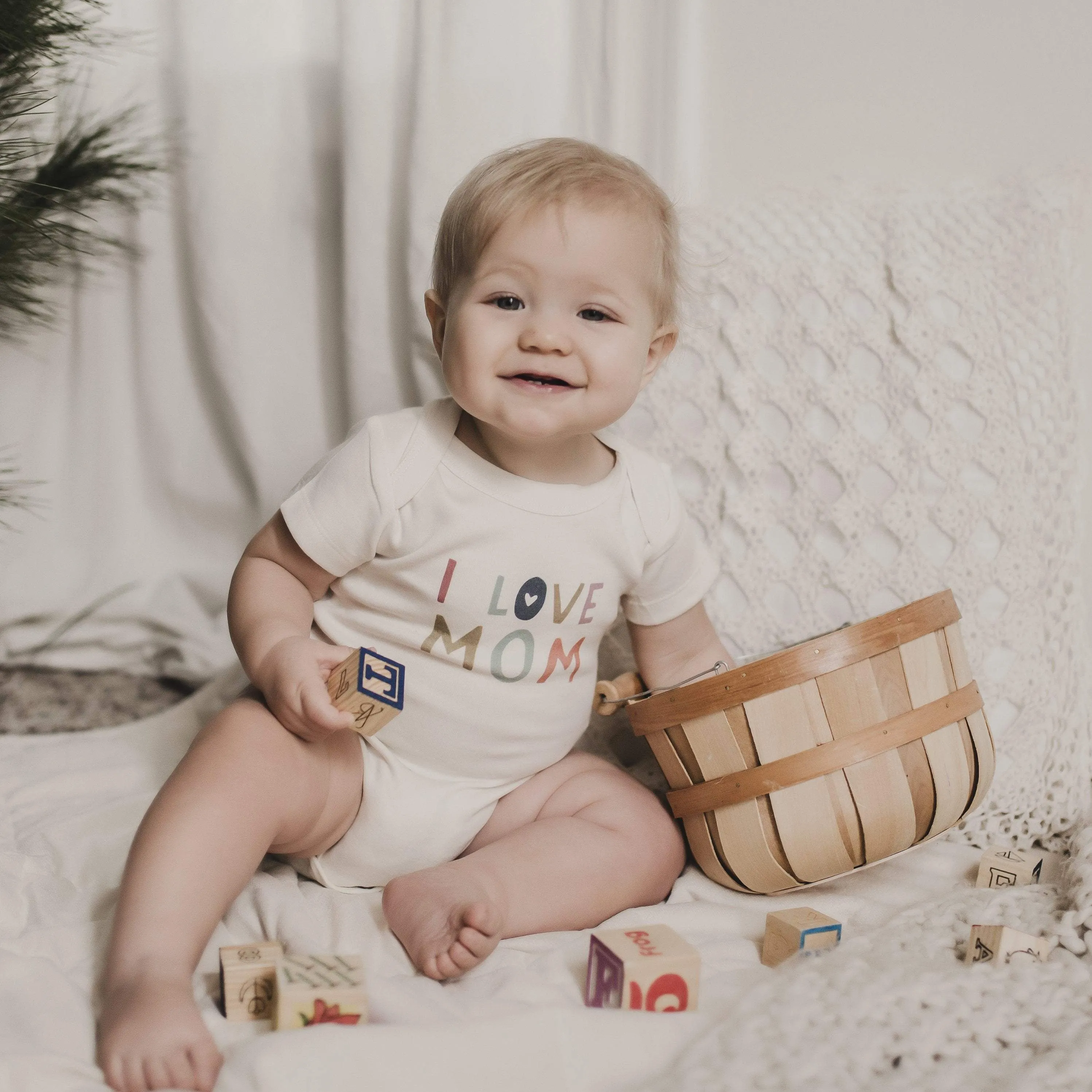 Graphic bodysuit | love mom: Default / 0-3M