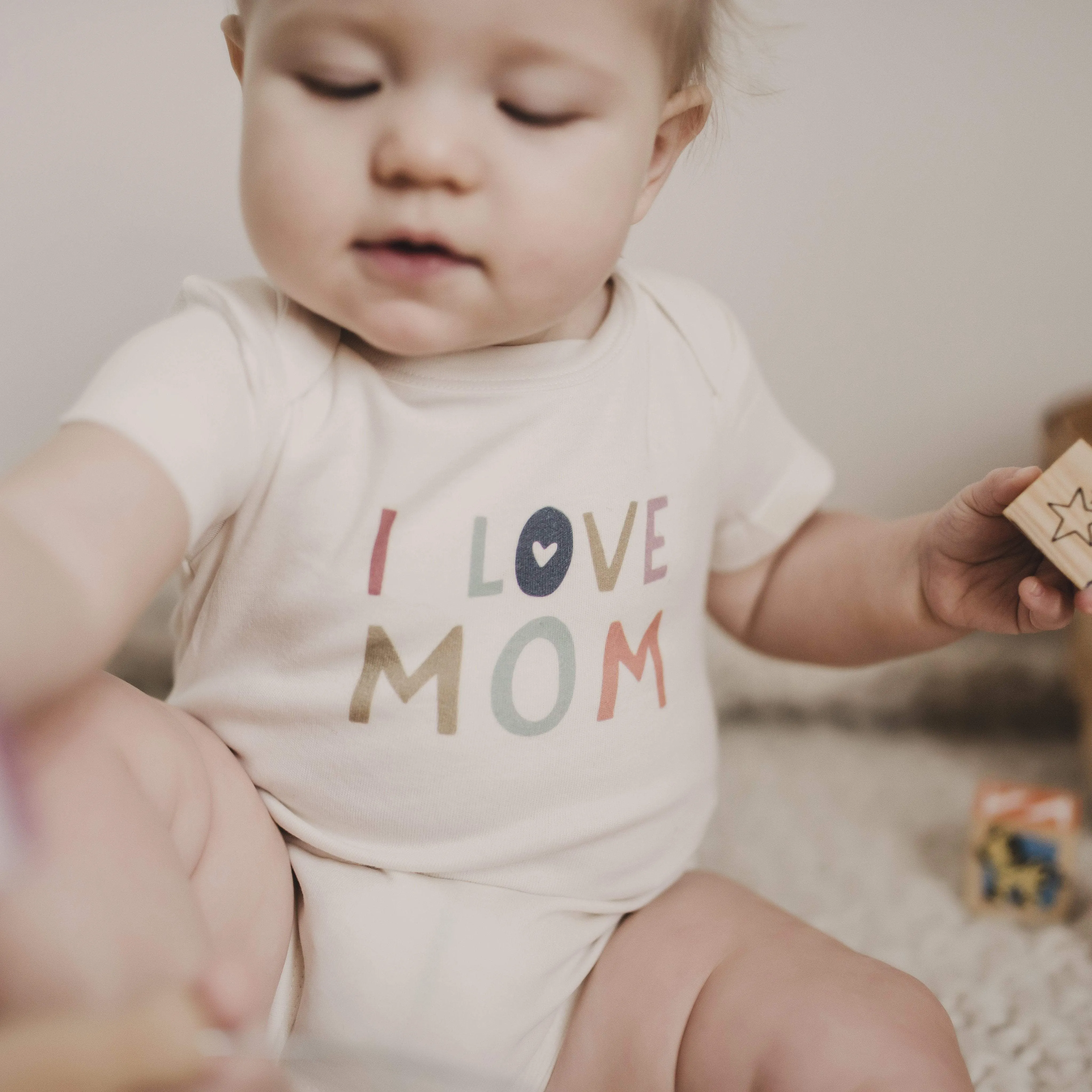 Graphic bodysuit | love mom: Default / 0-3M