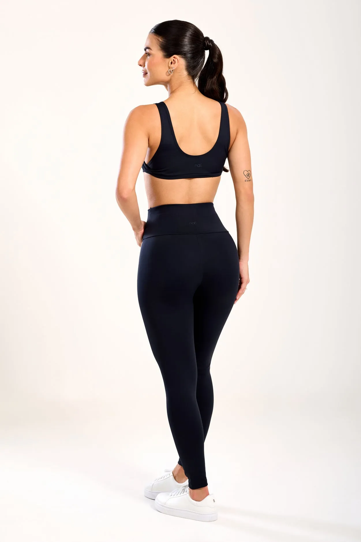 LEGGING FLOW DETAILS BLACK AND WHITE
