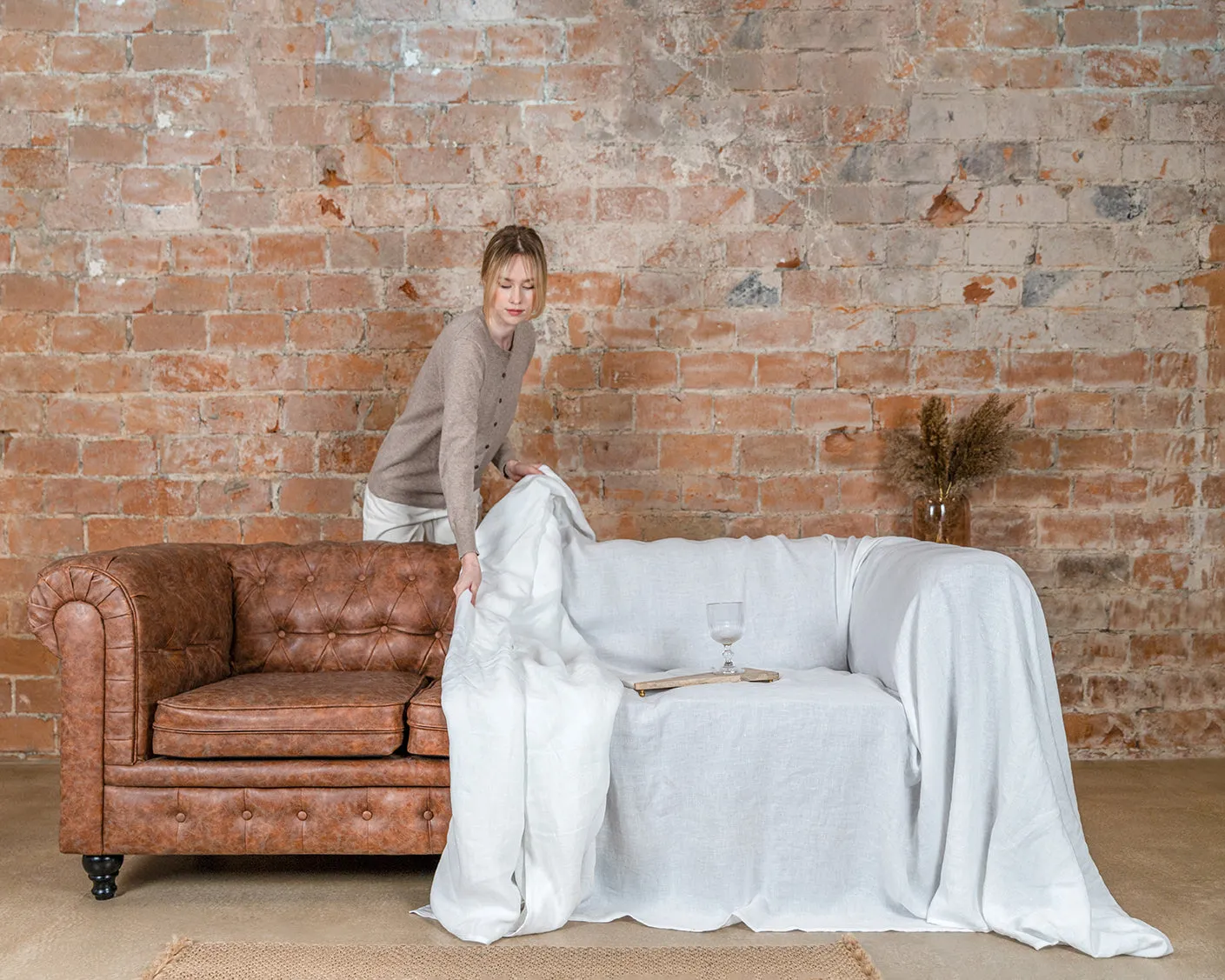 Linen couch cover in Natural Light color (density 190 g/m2)