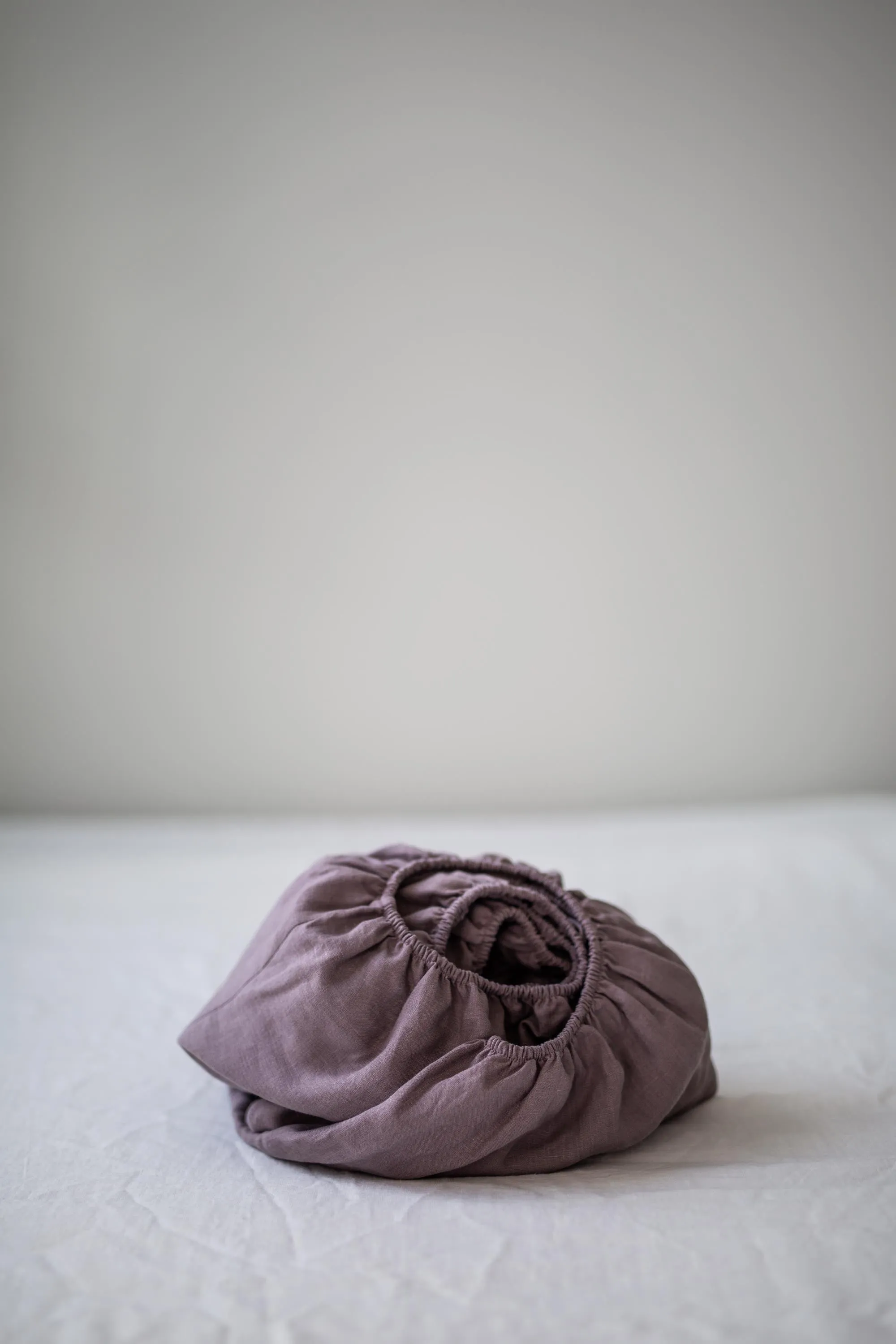 Linen fitted sheet in Dusty Lavender
