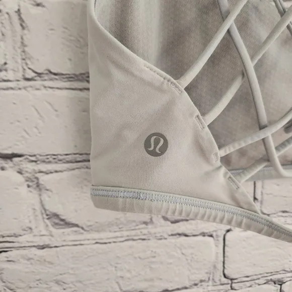Lululemon Free to Be Bra