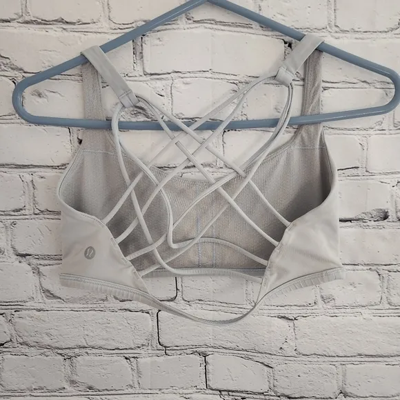 Lululemon Free to Be Bra