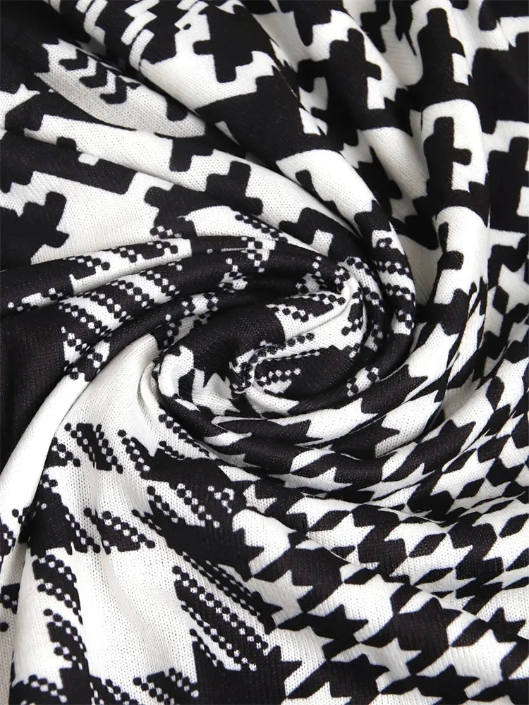 Stylish Women’s Cardigan with Geometric Pattern and Long Sleeves